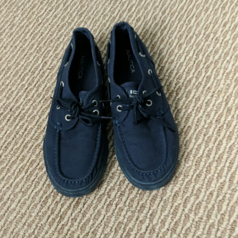 Boys shoes